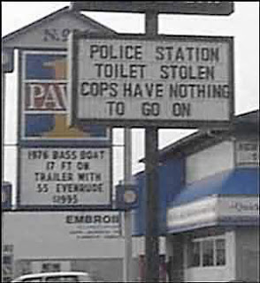 funny_signs_8_Funny_street_signs-s300x327-10070-580.jpg
