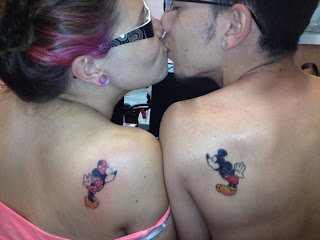 TATUAJES DE PAREJAS CORAZON MICKEY