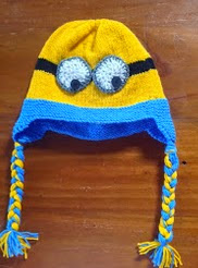 http://translate.google.es/translate?hl=es&sl=en&tl=es&u=http%3A%2F%2Ftheknitguru.com%2F2013%2F10%2F18%2Fdespicable-me-minion-ear-flap-hat-knitting-pattern%2F