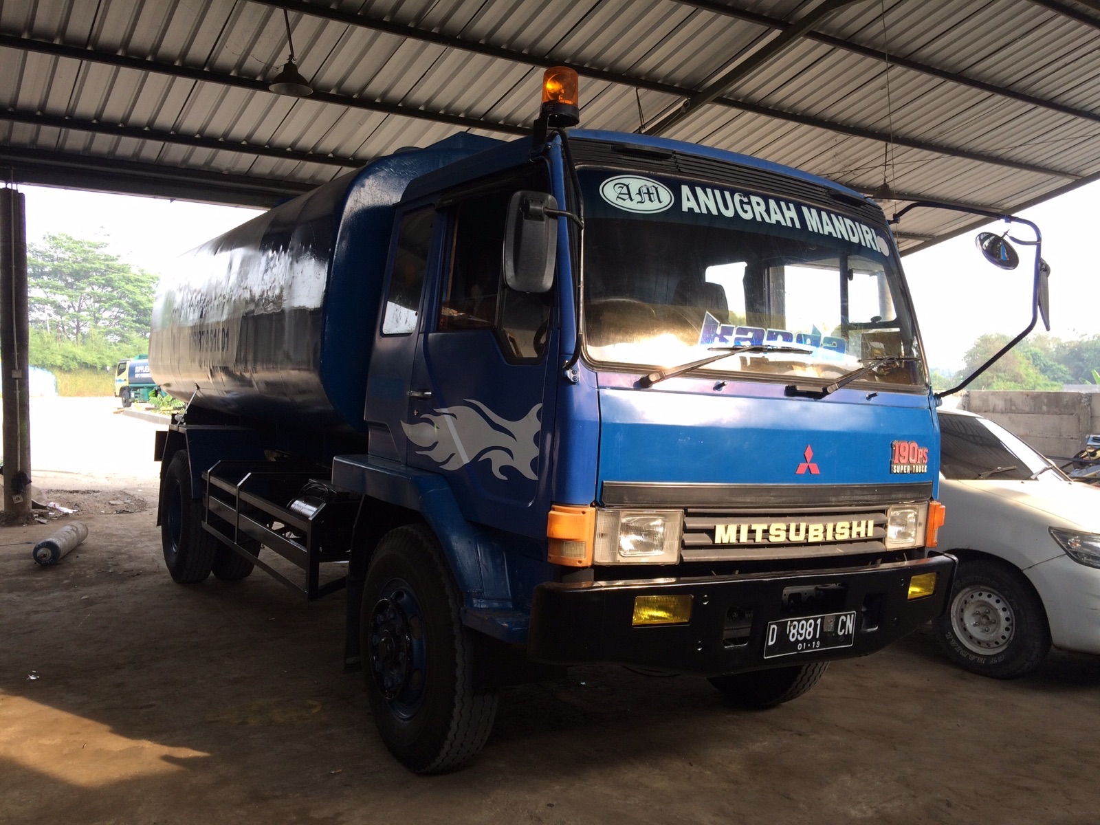 Dijual Mobil Truk  Tangki  20000 ltr mitsubishi puso 2004 