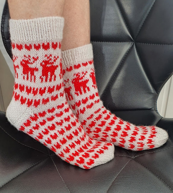 В’язані новорічні шкарпетки з оленями