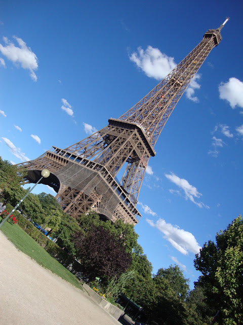 Photography:Eiffel Tower @ Day & Night @ http://ReD-PiX.blogspot.com