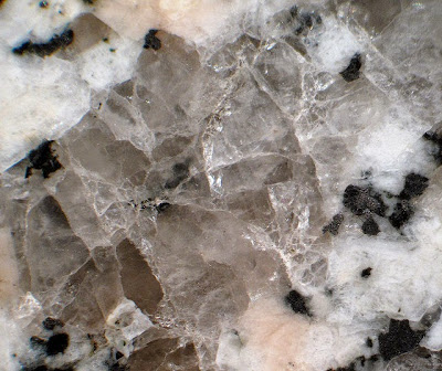 Mineral Quartz dan Kaitannya Dengan Penyebaran Batuan 