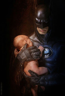 Batman cargando a un bebé