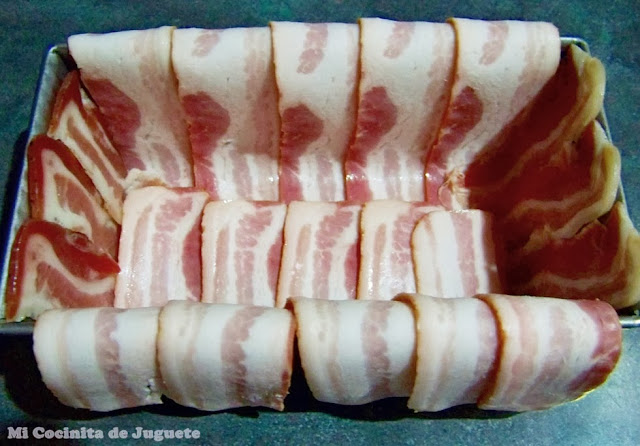 rollo de carne picada envuelto en bacon