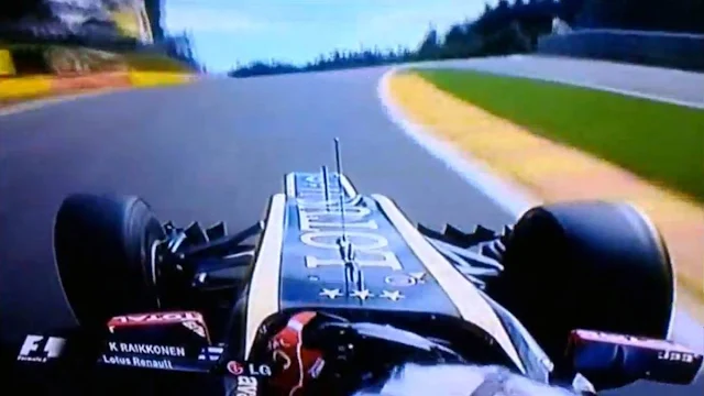 Kimi Räikkönen ultrapassa Schumacher na Eau Rouge