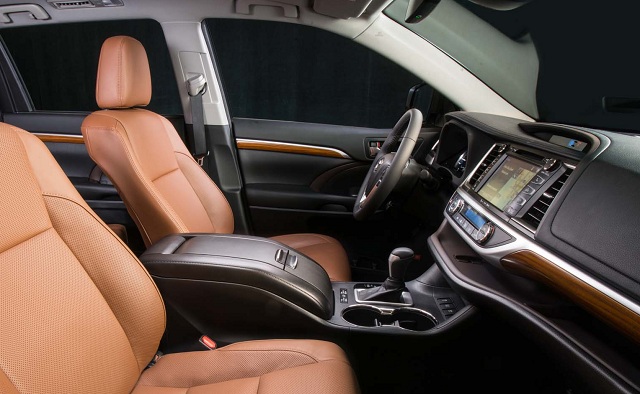 Interior view of 2018 Toyota Highlander Hybrid Limited Platinum