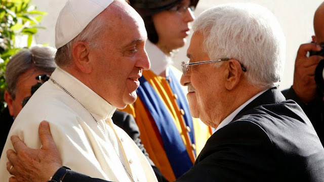 Pope Francis welcomes Mahmoud Abbas
