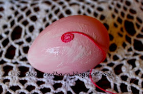 Wrapping eggs with thread