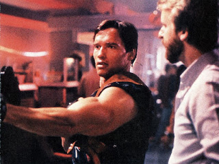 Schwarzenegger junto a James Cameron en el rodaje de Terminator - 1984