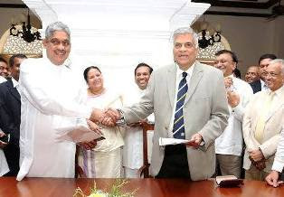 Sarath Fonseka joins UNP