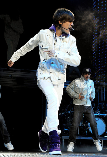 justin bieber jerking dancing. Justin hotstuffcinthia ieber