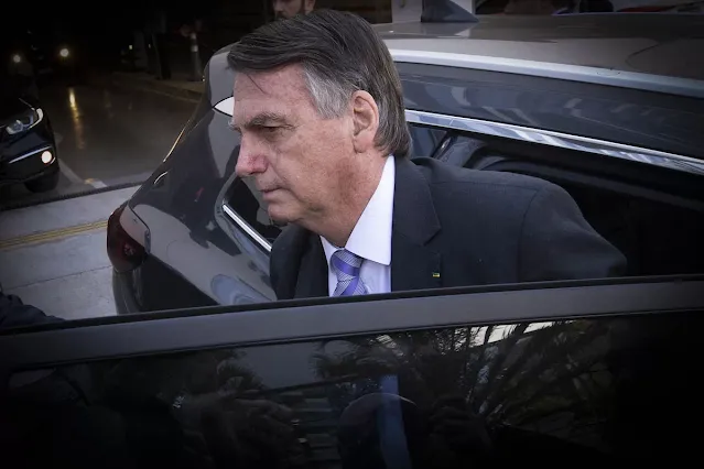 Bolsonaro é barrado em foto oficial de posse de Javier Milei na Argentina
