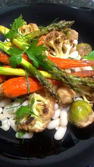 Salada de feijão branco com legumes assados da Chef Samin Nosrat - Blog da Nossa Pequena Cozinha