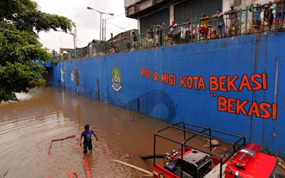Diguyur Hujan Sejak Hari Minggu, Sebagian Wilayah Bekasi tergenang Banjir