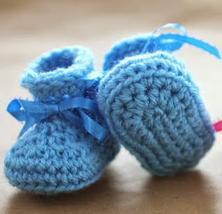 http://translate.googleusercontent.com/translate_c?depth=1&hl=es&rurl=translate.google.es&sl=en&tl=es&u=http://www.repeatcrafterme.com/2013/05/crochet-newborn-baby-booties-pattern.html&usg=ALkJrhjRiIKaFi34B2o81MWYlrB0TS1R_Q