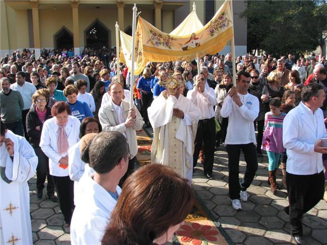 Siderópolis - Igreja celebra o Corpo de Cristo