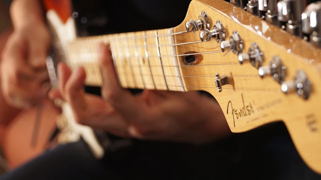 Mengenal Fender Stratocaster: Dari Sejarah hingga Perkembangannya