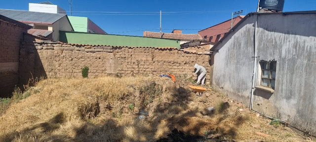 Nach und nach arbeiten wir am Pfarrgarten in Ravelo Bolivien.