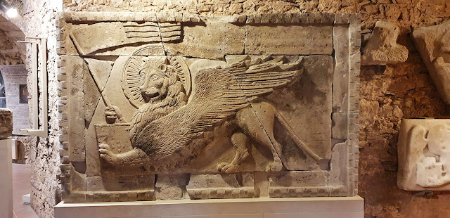 Photo 8/36 - Ce lion de Saint-Marc du XIVe ...