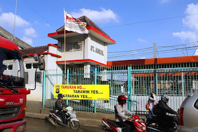 tampak depan gedung stasiun ancol