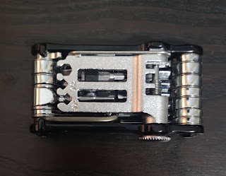 Top view showing the chain tool