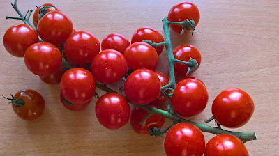 http://theonlywayproductions.blogspot.com/2017/01/tomatoes-scientificall-proven-to-be.html