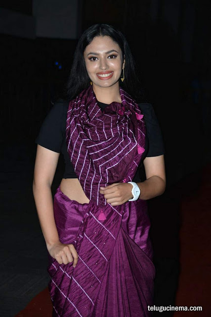 Actress malavika nair photos