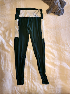 Dark green leggings with contrasting pockets