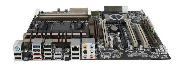 Asus Sabertooth 990FX Rear IO