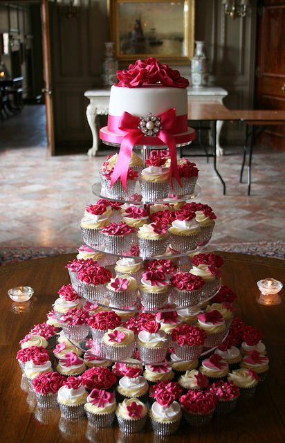  simple yet full of impact wedding cupcake tower in hot pink and white