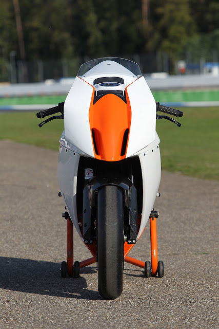 2011 KTM RC8-R Track front View