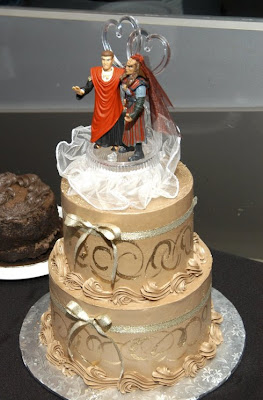 Weird Wedding Cakes - I don't even know what this is! Is that Obi One?