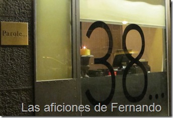 Entrada al local