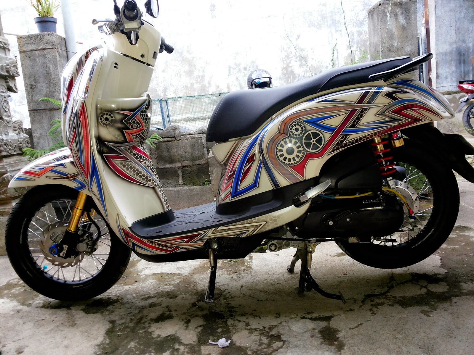 Haris Studio Airbrush Grafis Scoopy FI Krem