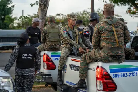 Policía acribilla a balazos peligroso delincuente en Los Guaricanos