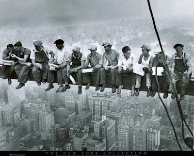 Bữa trưa trên đỉnh New York [1932] - Những bức ảnh gây chấn động cả thế giới! - http://namkna.blogspot.com