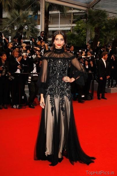 Sonam Kapoor Hot Photos in Full Black Dress on Red Carpet 1