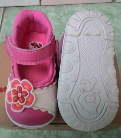 sepatu untuk anak  1 tahun  ukuran umur  usia  sandal  kecil 
