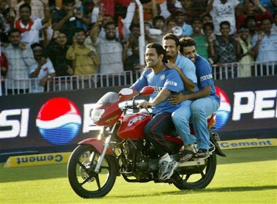 Ms dhoni riding bike with irfan pathan and robin uthappa wallpapers