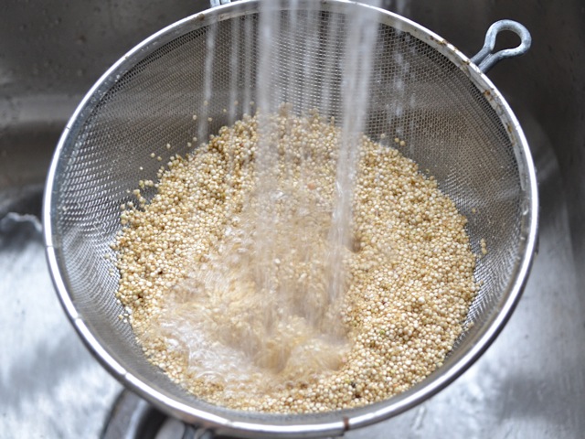 Rinse Quinoa