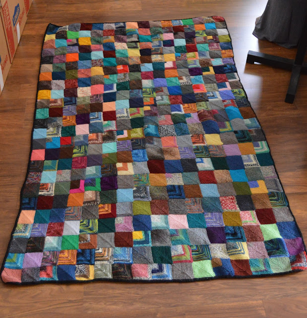 https://www.ravelry.com/projects/jeanniegrayknits/mitered-square-blanket