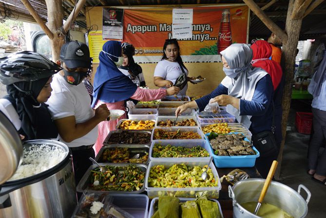 Berbagai menu sarapan pagi di Angkringan Puncak Bibis Bantul