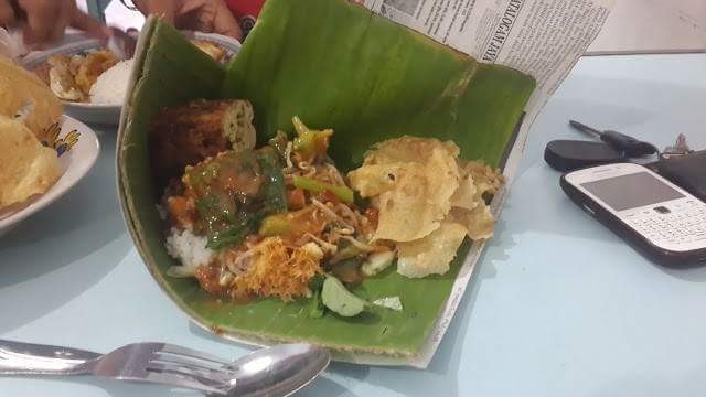 Pecel Pincuk Bu Djiyah;Pecel Sayur Khas Pecel Pincuk Bu Djiyah;