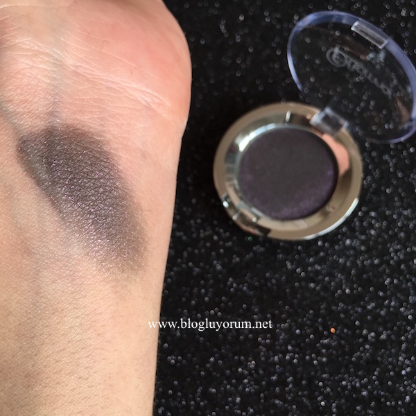 flormar party eye shadow glittery plum swatch