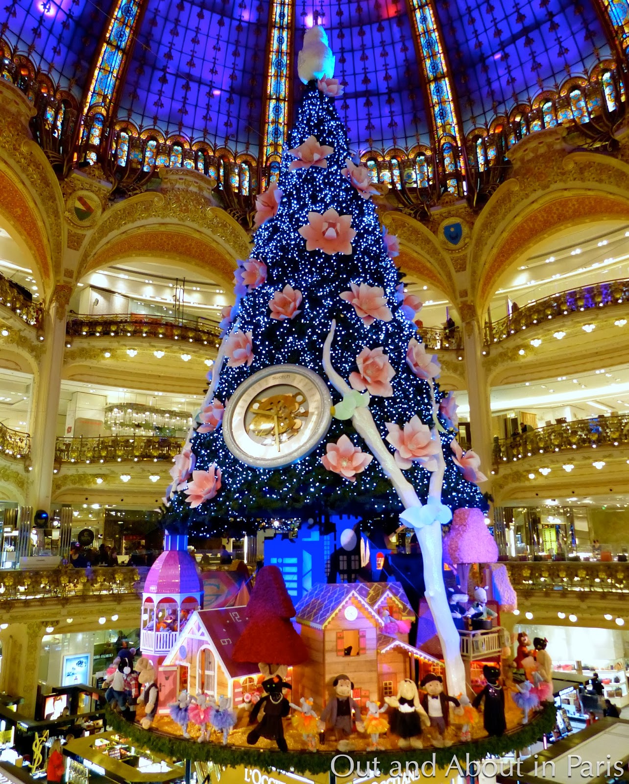 Animated Christmas tree at Galeries Lafayette