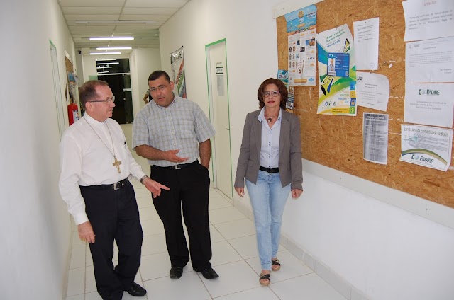 Bispo diocesano visita a FADIRE