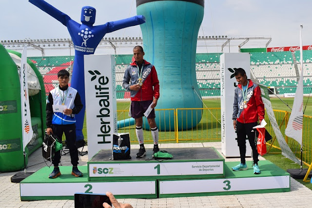 VICTOR HUGO AGUILAR Y JHOSELYN CAMARGO GANARON LA XXI CORRIDA INTERNACIONAL SANTA CRUZ