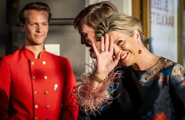 Queen Maxima wore a flower print dress from Natan. Gianvito Rossi. Madeleine van der Zwaan welcomed Prime Minister Mark Rutte