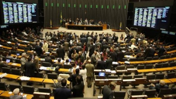 Câmara aprova vinculação de salário de advogado público ao de ministro do STF